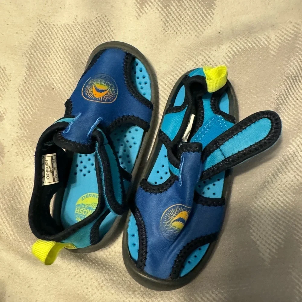 Kids Blue Water Shoes. Never Worn.  Osh kosh so great quality! 9M